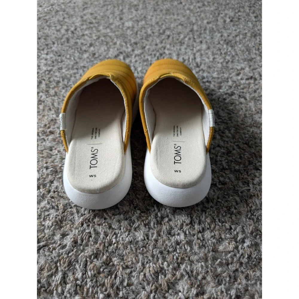 TOMS Women's Alpargata Mallow Puffer Mule | Yellow Size 5